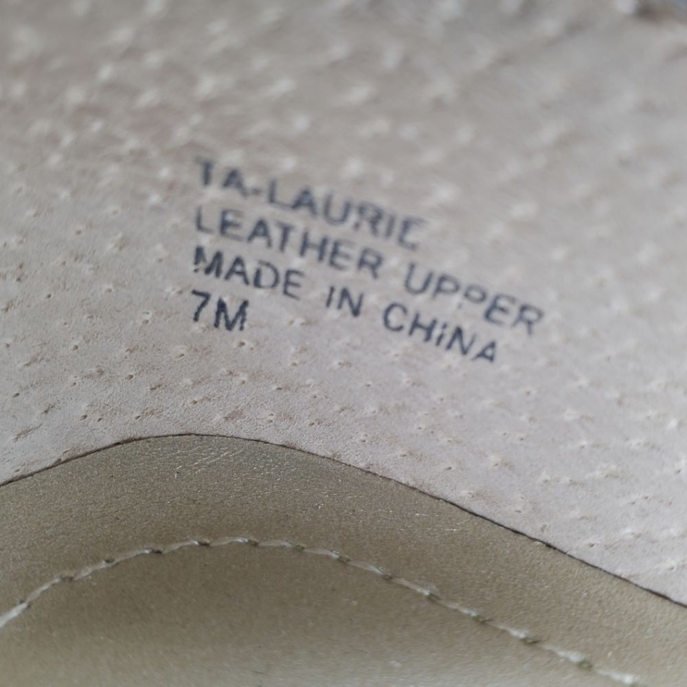 Tahari Ta-Laurie Grey Taupe Two-Tone Leather Pump - Picture 10 of 10